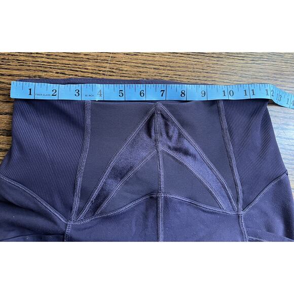 Lululemon women’s high rise leggings size 6 dark purple - Picture 7 of 7